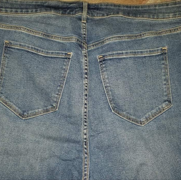 Old navy 20 Tall Higher High-rise  Flare Jeans New with tags smooth pockets - Picture 2 of 3